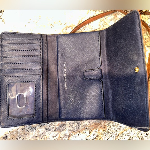 Tommy Hilfiger Crossbody Trifold Wallet - Picture 2 of 3